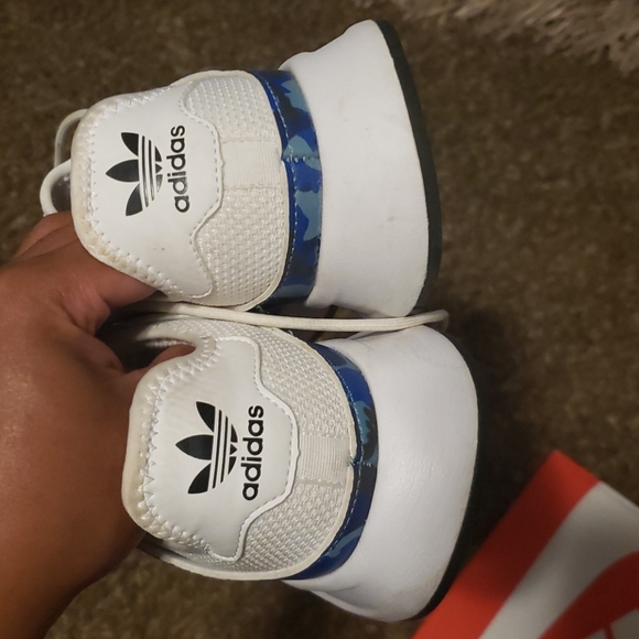 Adidas - Picture 3 of 4